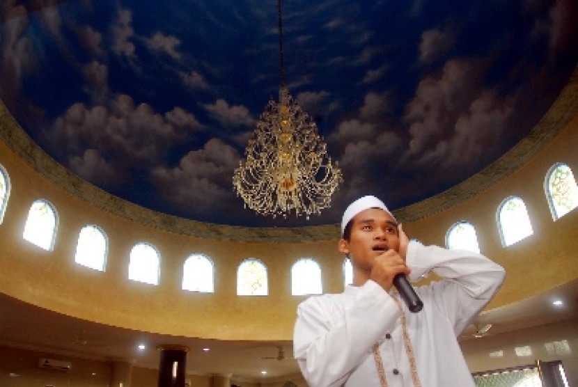 Benarkah Azan di Indonesia Tidak Mengikut Mazhab Imam Syafi’i?